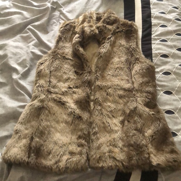 Banana Republic Faux Fur Vest - Picture 2 of 11